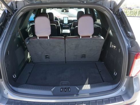 Used 2023 Ford Explorer Platinum w/ Technology Package AWD/4WD image 27