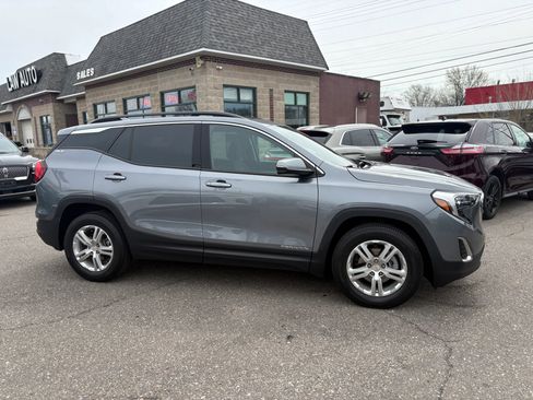 Used 2020 GMC Terrain SLE w/ Driver Convenience Package image 4