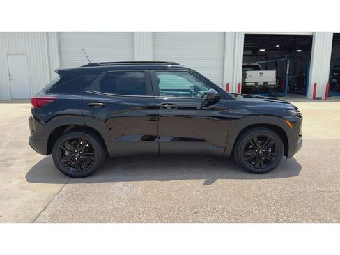 New 2026 Chevrolet TrailBlazer LT w/ Midnight Edition FWD image 9