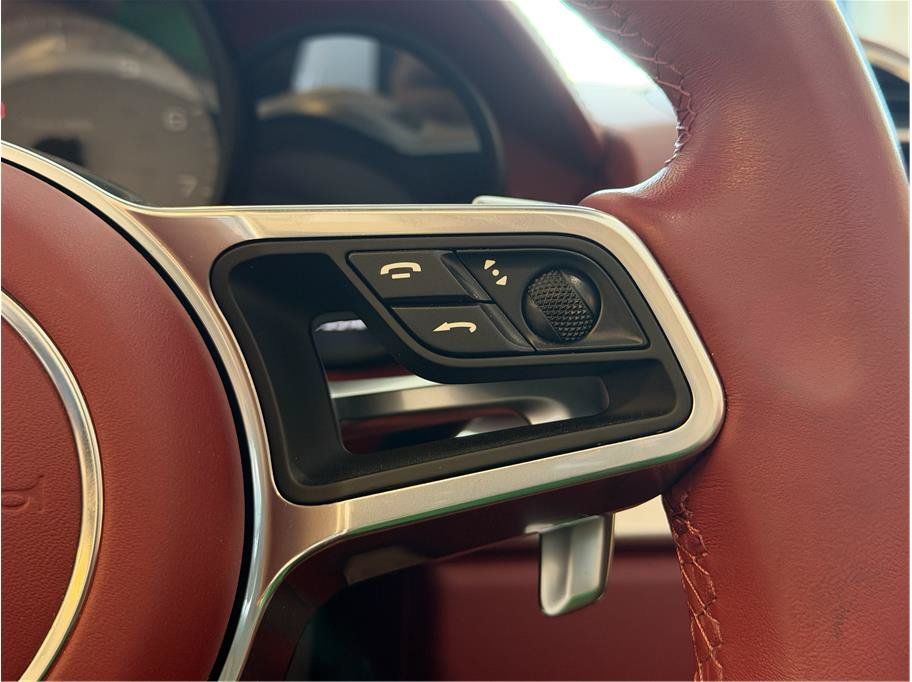 Used 2024 Porsche 718 Boxster S RWD image 19