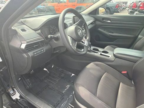 Used 2025 Nissan Altima 2.5 SV FWD image 19