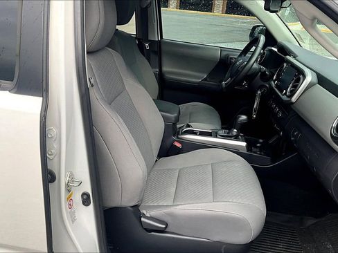 Used 2020 Toyota Tacoma SR5 w/ Technology Package AWD/4WD image 5