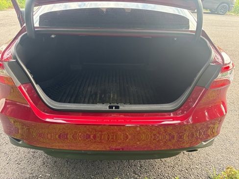 Used 2022 Toyota Camry XLE image 21