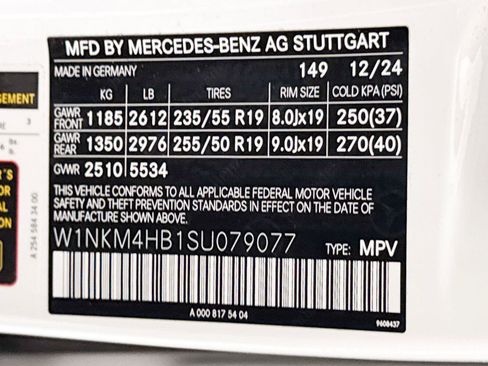 Used 2025 Mercedes-Benz GLC 300 4MATIC image 37