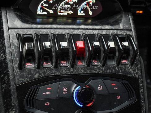 Used 2018 Lamborghini Huracan Performante AWD/4WD image 14