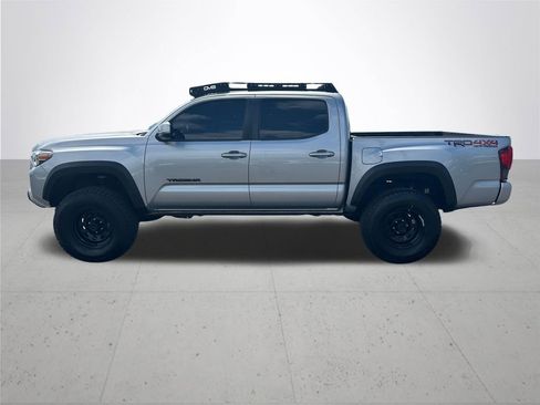 Used 2019 Toyota Tacoma TRD Off-Road AWD/4WD image 10