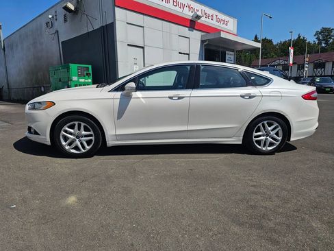 Used 2013 Ford Fusion SE FWD image 4