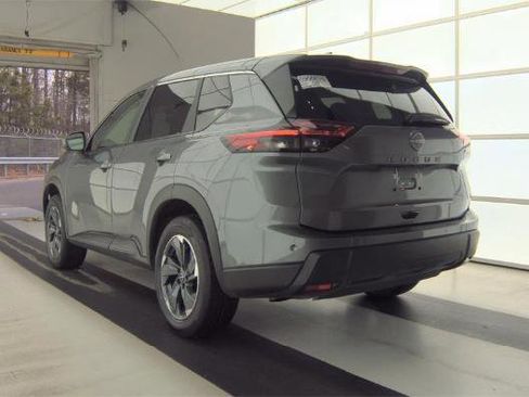 Used 2025 Nissan Rogue SV image 5