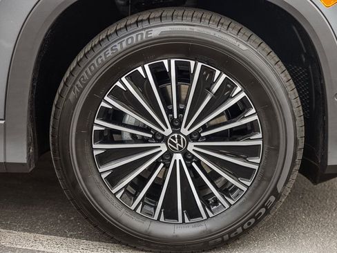 New 2026 Volkswagen Tiguan SE FWD image 5