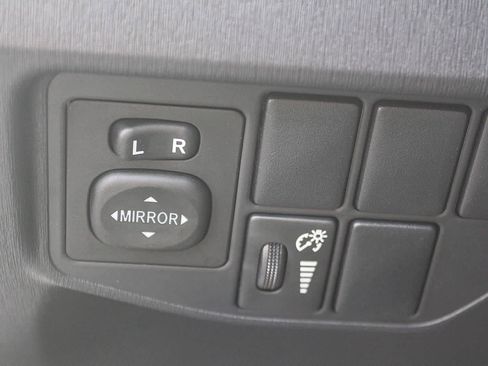 Used 2015 Toyota Prius Four image 31