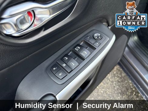 Used 2018 Jeep Cherokee Latitude Plus w/ Comfort/Convenience Group image 14