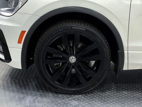 Used 2021 Volkswagen Tiguan SE R-Line image 34