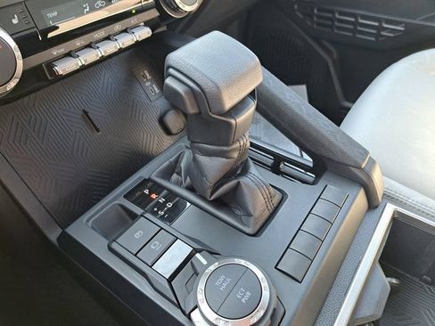 Used 2025 Toyota Tacoma SR5 AWD/4WD image 19