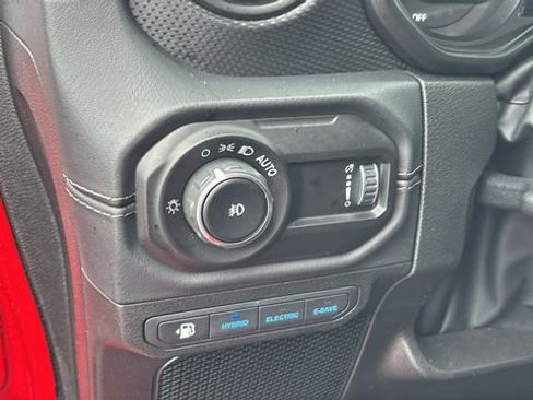 Used 2025 Jeep Wrangler Unlimited Rubicon 4xe w/ Convenience Group AWD/4WD image 14