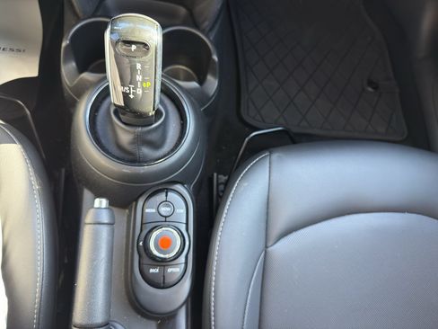 Used 2020 MINI Cooper 4-Door Hardtop FWD image 19