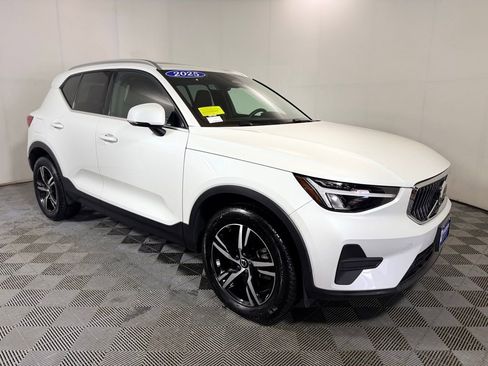 Used 2025 Volvo XC40 B5 Core w/ Protection Package Premier AWD/4WD image 9