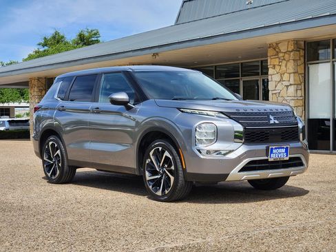Used 2022 Mitsubishi Outlander SE FWD image 3