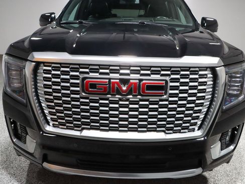 Used 2023 GMC Yukon XL Denali AWD/4WD image 4