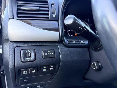 Used 2017 Lexus LS 460 w/ Comfort Package RWD image 31