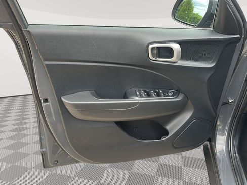 Certified 2023 Hyundai Venue SEL FWD image 18