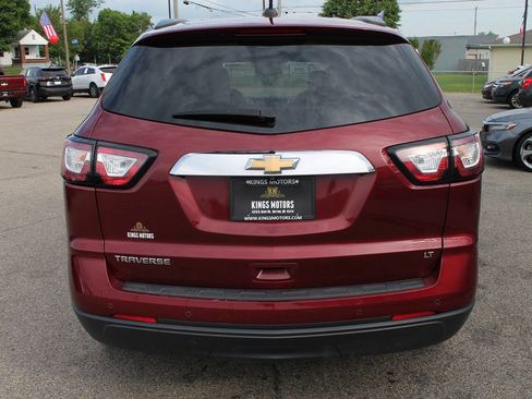 Used 2017 Chevrolet Traverse LT w/ Style and Technology Package FWD image 4