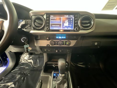Used 2022 Toyota Tacoma SR5 w/ Technology Package RWD image 25