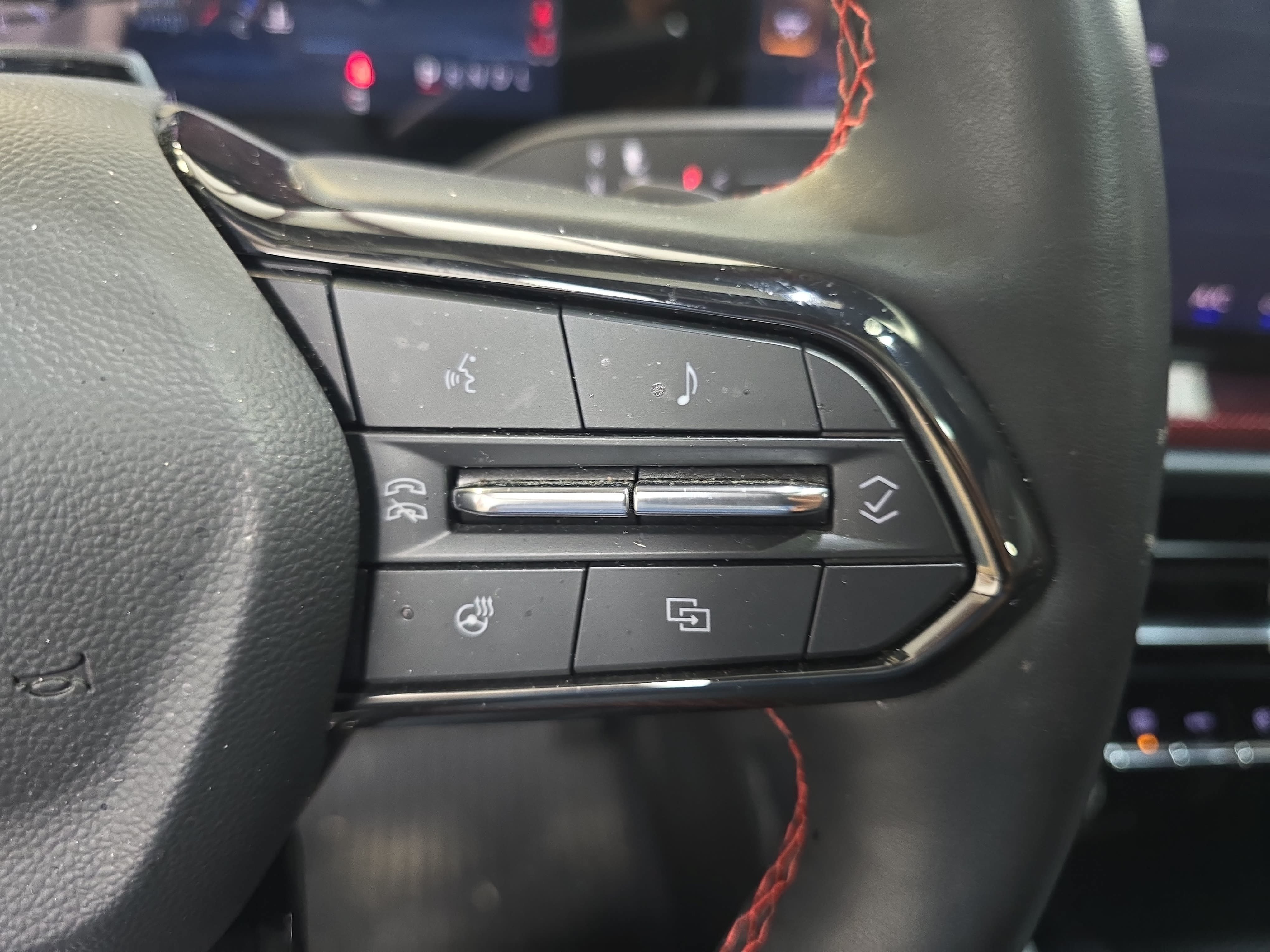 Used 2026 Chevrolet Traverse RS w/ LPO, Floor Liner Package FWD image 15