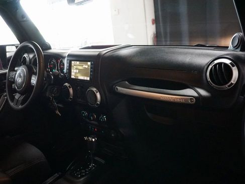 Used 2013 Jeep Wrangler Unlimited Rubicon w/ Connectivity Group AWD/4WD image 26