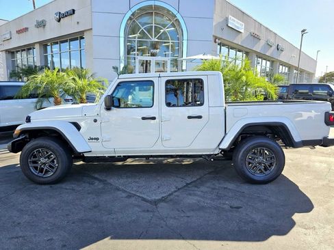 New 2026 Jeep Gladiator Sport AWD/4WD image 4