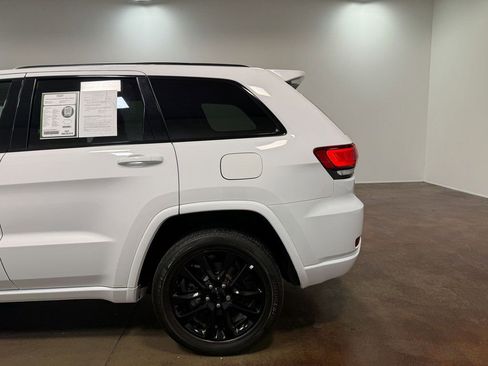 Used 2022 Jeep Grand Cherokee Altitude image 36