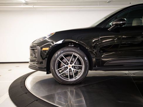 Certified 2023 Porsche Macan AWD/4WD image 11