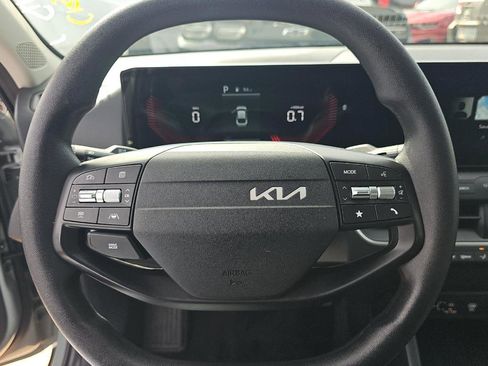 Used 2025 Kia K4 LXS image 5