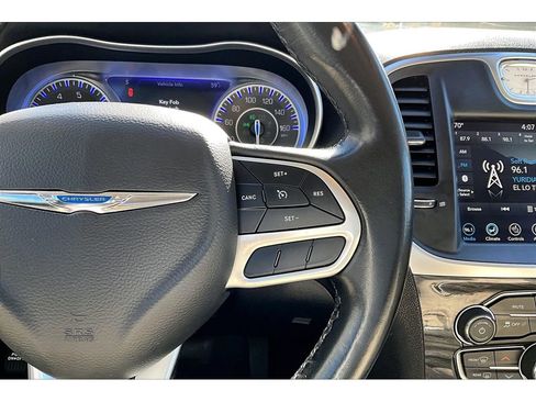 Used 2021 Chrysler 300 Touring L image 19