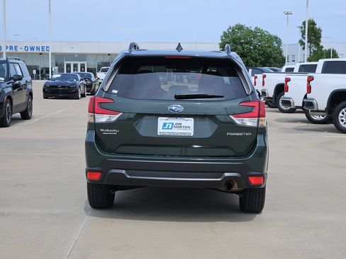 Used 2024 Subaru Forester Premium AWD/4WD image 6