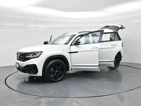 Used 2023 Volkswagen Atlas Cross Sport SEL R-Line AWD/4WD image 33