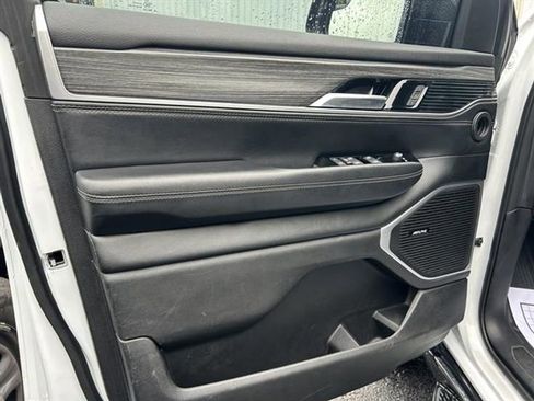 Used 2023 Jeep Wagoneer L Series II image 22