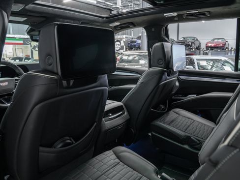 Used 2025 Cadillac Escalade V w/ LPO, ONYX Package AWD/4WD image 23