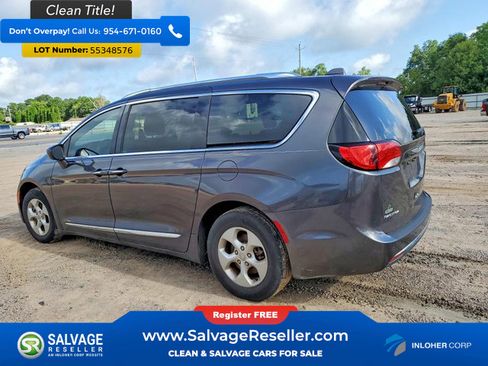 Used 2017 Chrysler Pacifica Touring-L Plus FWD image 3