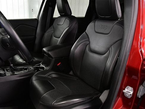 Used 2019 Jeep Cherokee Limited image 26