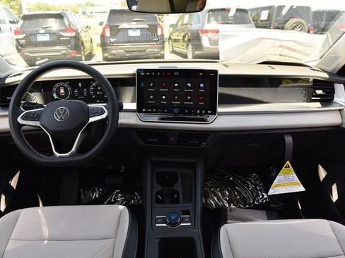 New 2026 Volkswagen Tiguan SE FWD image 7