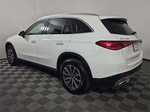 Used 2025 Mercedes-Benz GLC 300 4MATIC image 3