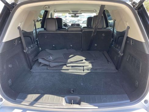 Used 2025 Nissan Pathfinder SL image 14