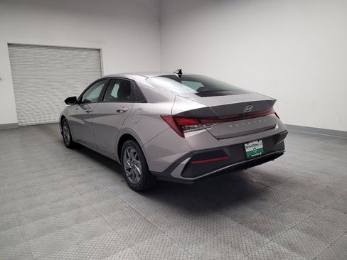 Used 2024 Hyundai Elantra SEL FWD image 5