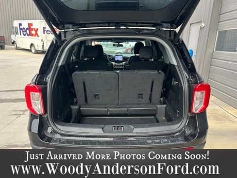 Used 2022 Ford Explorer XLT w/ Equipment Group 202A image 6