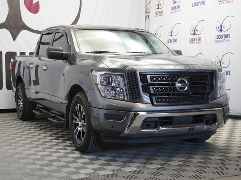 Used 2021 Nissan Titan SV w/ SV Convenience Package image 3