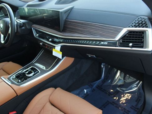 New 2026 BMW X5 xDrive50e image 35