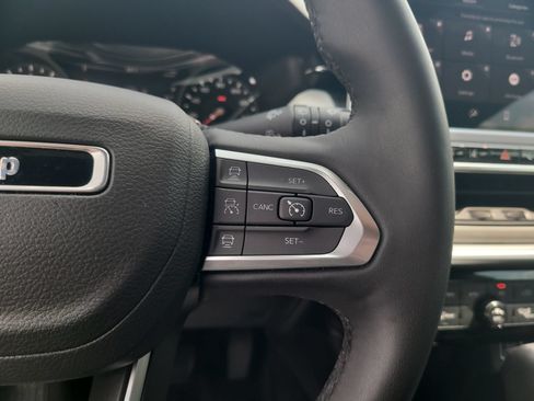 Used 2025 Jeep Compass Limited AWD/4WD image 15