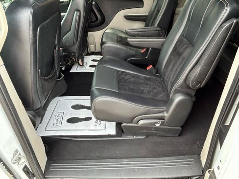 Used 2018 Dodge Grand Caravan SXT FWD image 9
