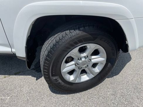 Used 2022 Toyota 4Runner SR5 Premium w/ Moonroof Package AWD/4WD image 20