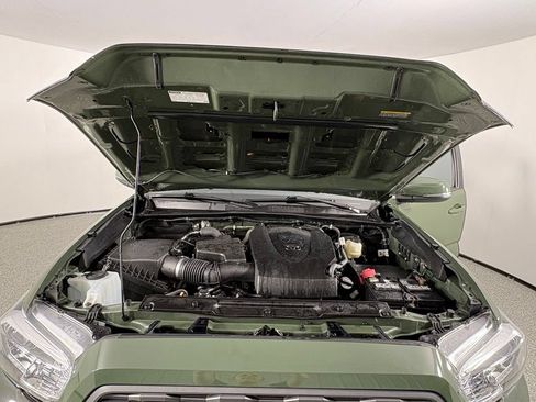 Used 2021 Toyota Tacoma TRD Sport w/ Technology Package AWD/4WD image 14